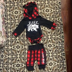 Baby Bear Hoodie Outfit Set – Buffalo Plaid Red & Black – Size 60 (New)